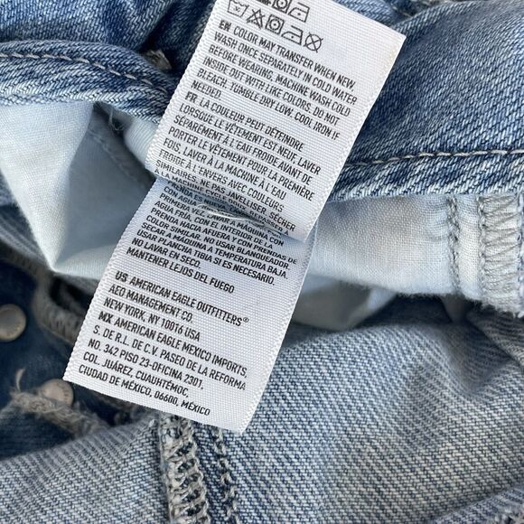 American Eagle SZ 2 Paperbag Jean Mom Shorts Hi-Rise Button-Fly Light Wash Blue - Picture 7 of 7